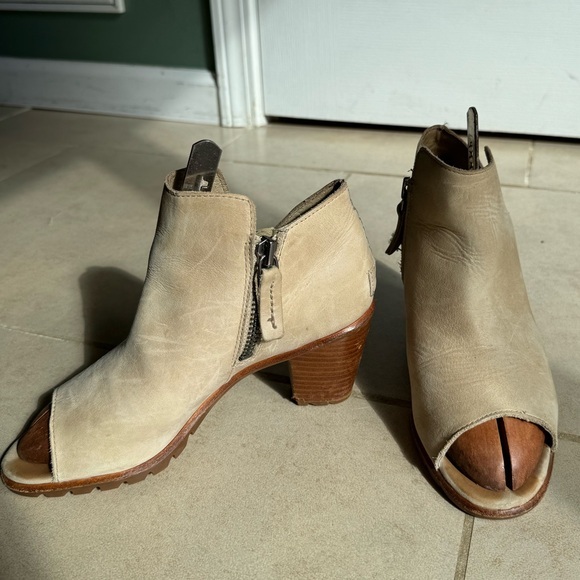 Sorel Shoes - Sorel Nadia Peep Toe Ankle Neutral Leather‎ Beige Booties Shoes Women's Size 6.5